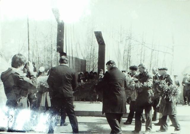 Возложение венков к памятнику. Раньше 1985 года. День Победы