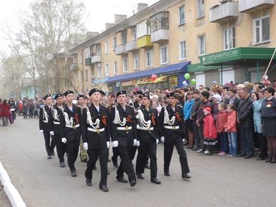 На параде - военно - патриотический клуб г. Зима