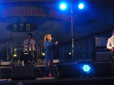 Выступление певицы Юлии Савичевой на юбилее г. Зимы